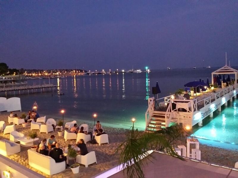 Garden Beach Hotel ฌวง-เลส์-แป็งส์ ภายนอก รูปภาพ