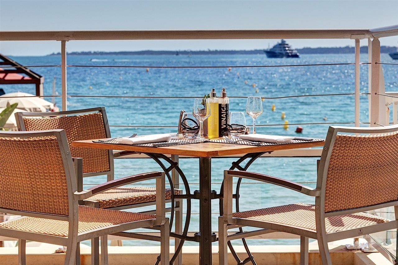 Garden Beach Hotel ฌวง-เลส์-แป็งส์ ภายนอก รูปภาพ