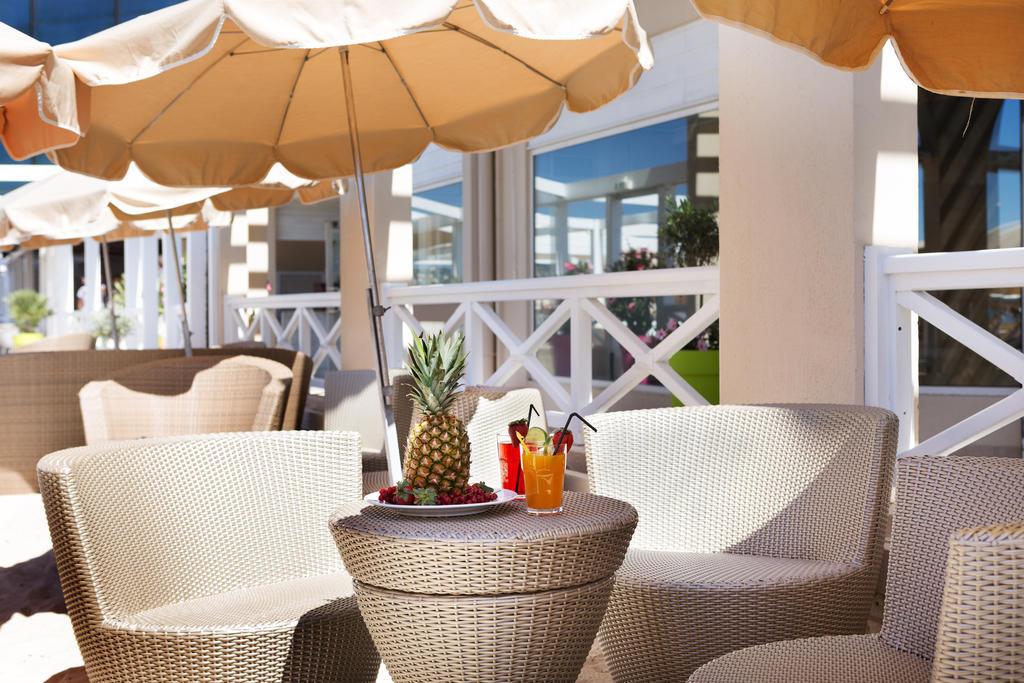 Garden Beach Hotel ฌวง-เลส์-แป็งส์ ภายนอก รูปภาพ